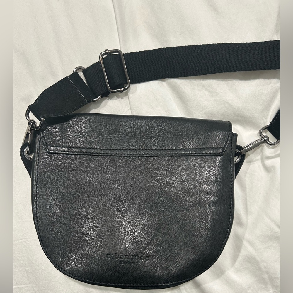 Urbancode black leather crossbody or shoulder bag - Picture 9 of 9